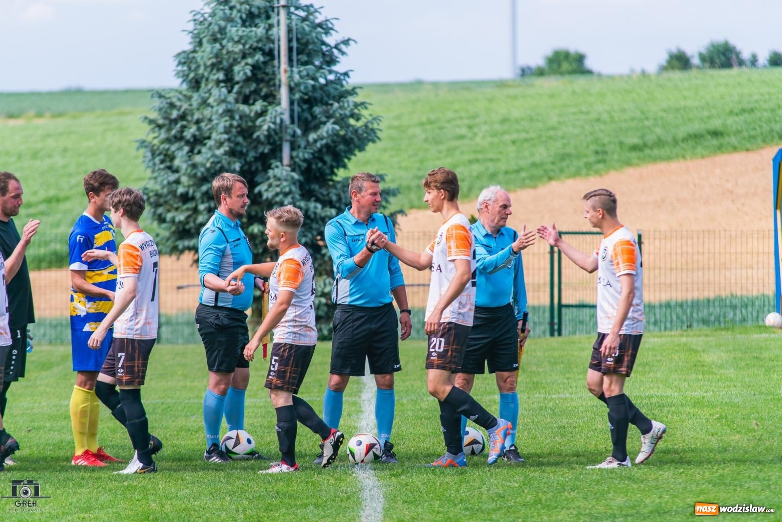 Zdjęcie w galerii na portalu naszwodzislaw.com: Gamów – Buków: Wilczek rozszarpał Wypoczynek [FOTO i WIDEO] wiadomości z regionu