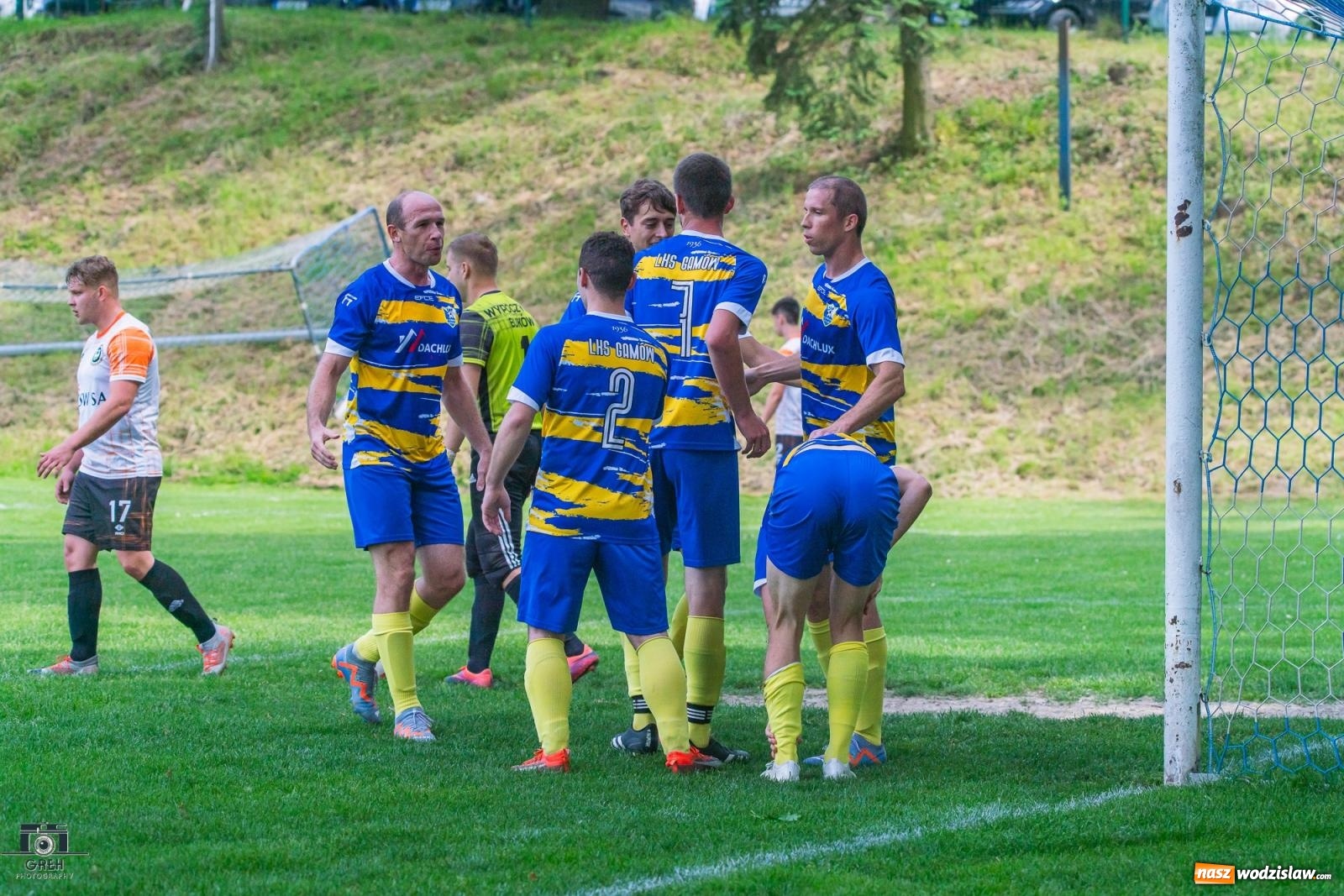 Zdjęcie w galerii na portalu naszwodzislaw.com: Gamów – Buków: Wilczek rozszarpał Wypoczynek [FOTO i WIDEO] wiadomości z regionu