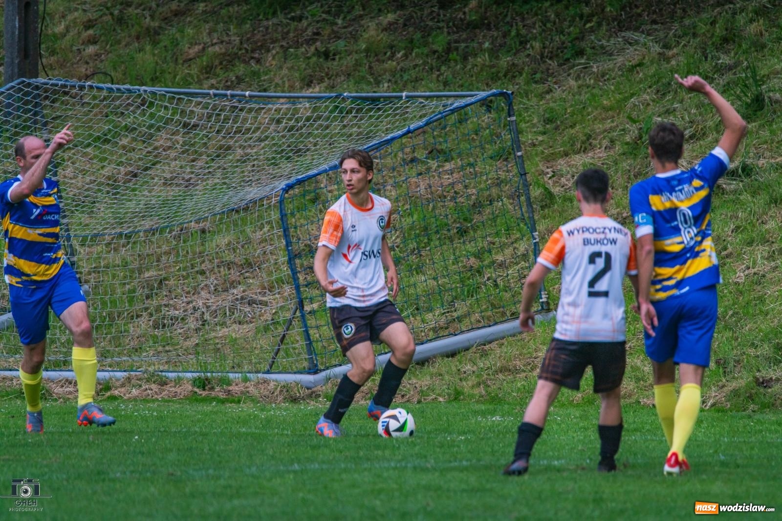 Zdjęcie w galerii na portalu naszwodzislaw.com: Gamów – Buków: Wilczek rozszarpał Wypoczynek [FOTO i WIDEO] wiadomości z regionu