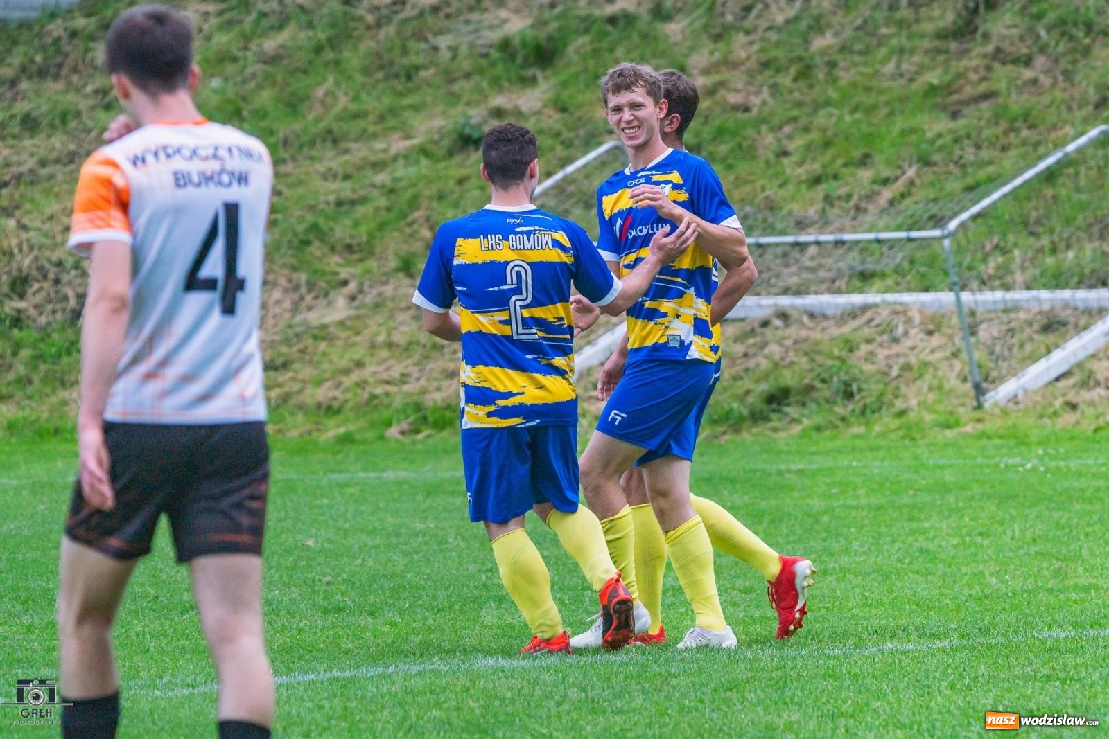 Zdjęcie w galerii na portalu naszwodzislaw.com: Gamów – Buków: Wilczek rozszarpał Wypoczynek [FOTO i WIDEO] wiadomości z regionu