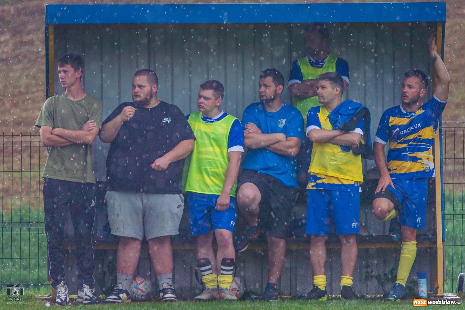 Zdjęcie w galerii na portalu naszwodzislaw.com: Gamów – Buków: Wilczek rozszarpał Wypoczynek [FOTO i WIDEO] wiadomości z regionu