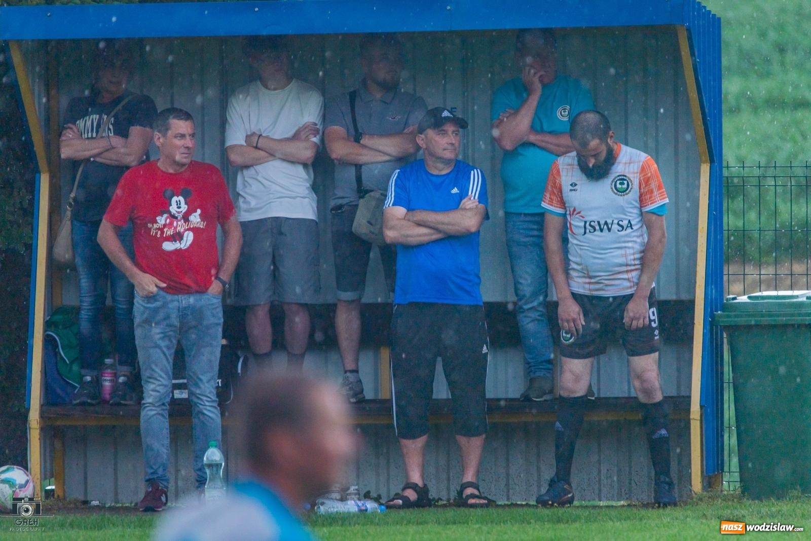 Zdjęcie w galerii na portalu naszwodzislaw.com: Gamów – Buków: Wilczek rozszarpał Wypoczynek [FOTO i WIDEO] wiadomości z regionu