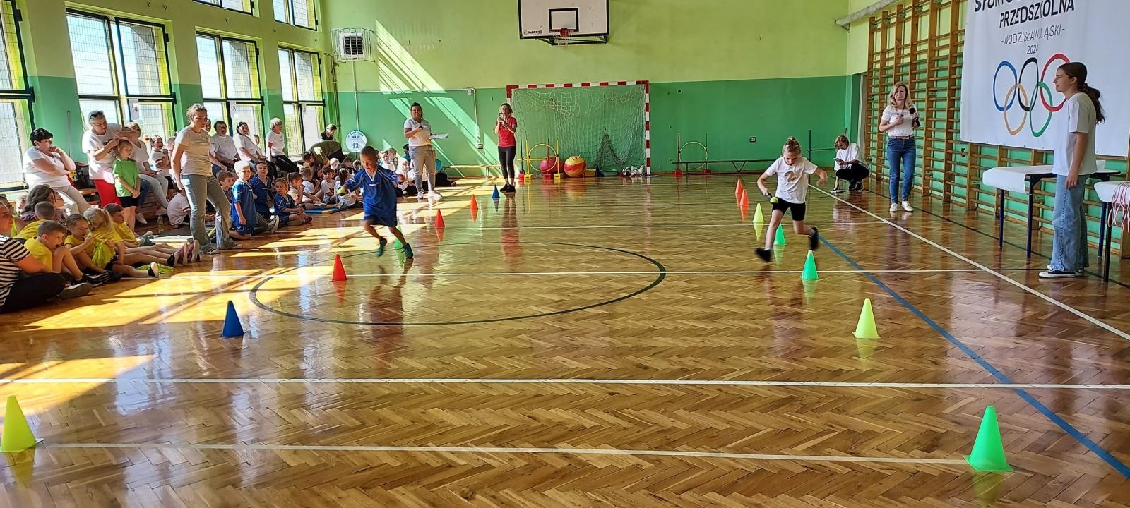 Zdjęcie w galerii na portalu naszwodzislaw.com: Sportowa olimpiada w przedszkolu w Kokoszycach [FOTO] wiadomości z regionu