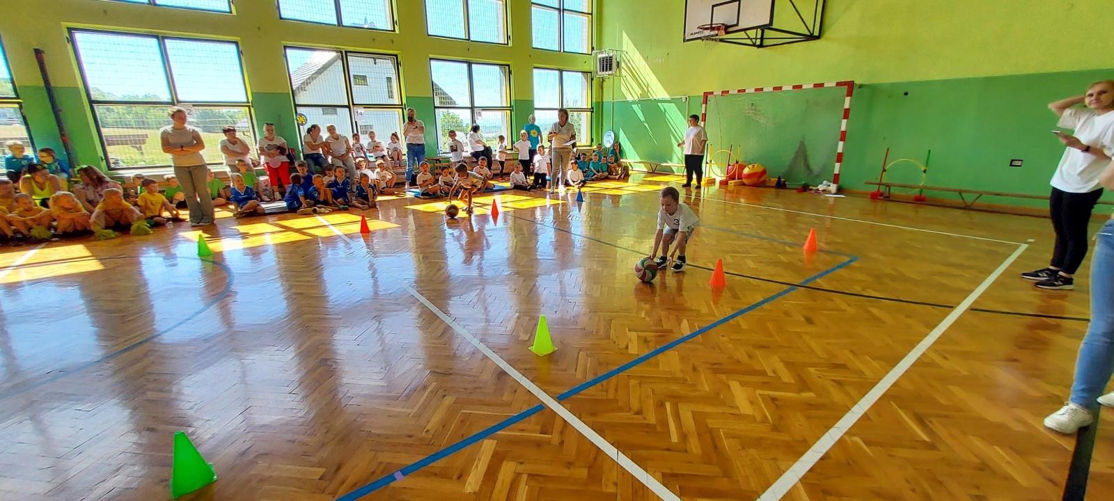 Zdjęcie w galerii na portalu naszwodzislaw.com: Sportowa olimpiada w przedszkolu w Kokoszycach [FOTO] wiadomości z regionu