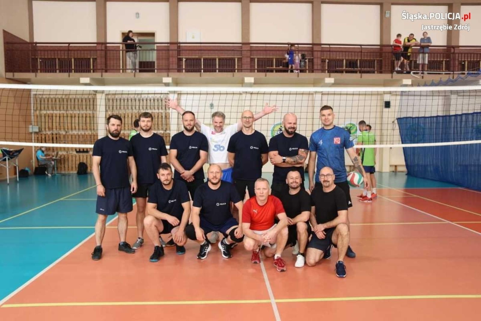 Zdjęcie w galerii na portalu naszwodzislaw.com: Policjanci z Wodzisławia Śląskiego na turnieju siatkarskim w Jastrzębiu-Zdroju wiadomości z regionu