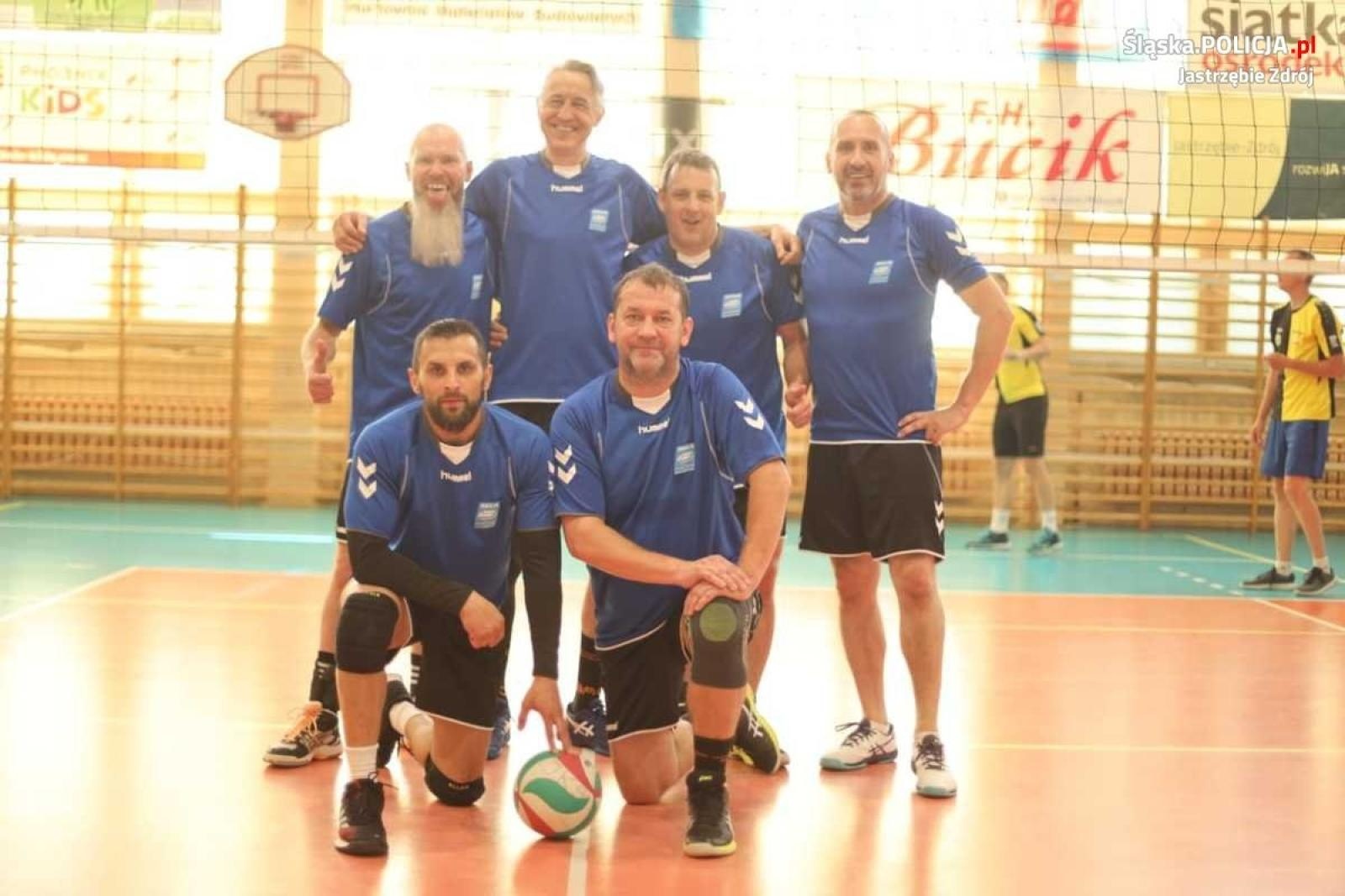 Zdjęcie w galerii na portalu naszwodzislaw.com: Policjanci z Wodzisławia Śląskiego na turnieju siatkarskim w Jastrzębiu-Zdroju wiadomości z regionu