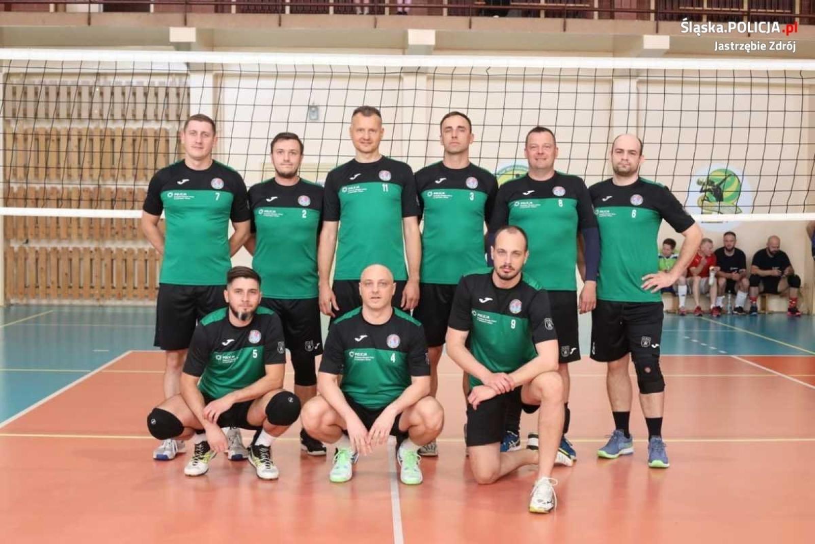 Zdjęcie w galerii na portalu naszwodzislaw.com: Policjanci z Wodzisławia Śląskiego na turnieju siatkarskim w Jastrzębiu-Zdroju wiadomości z regionu
