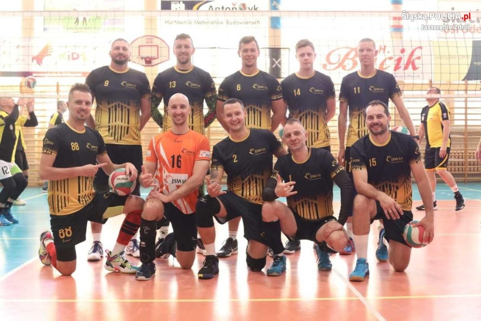 Zdjęcie w galerii na portalu naszwodzislaw.com: Policjanci z Wodzisławia Śląskiego na turnieju siatkarskim w Jastrzębiu-Zdroju wiadomości z regionu