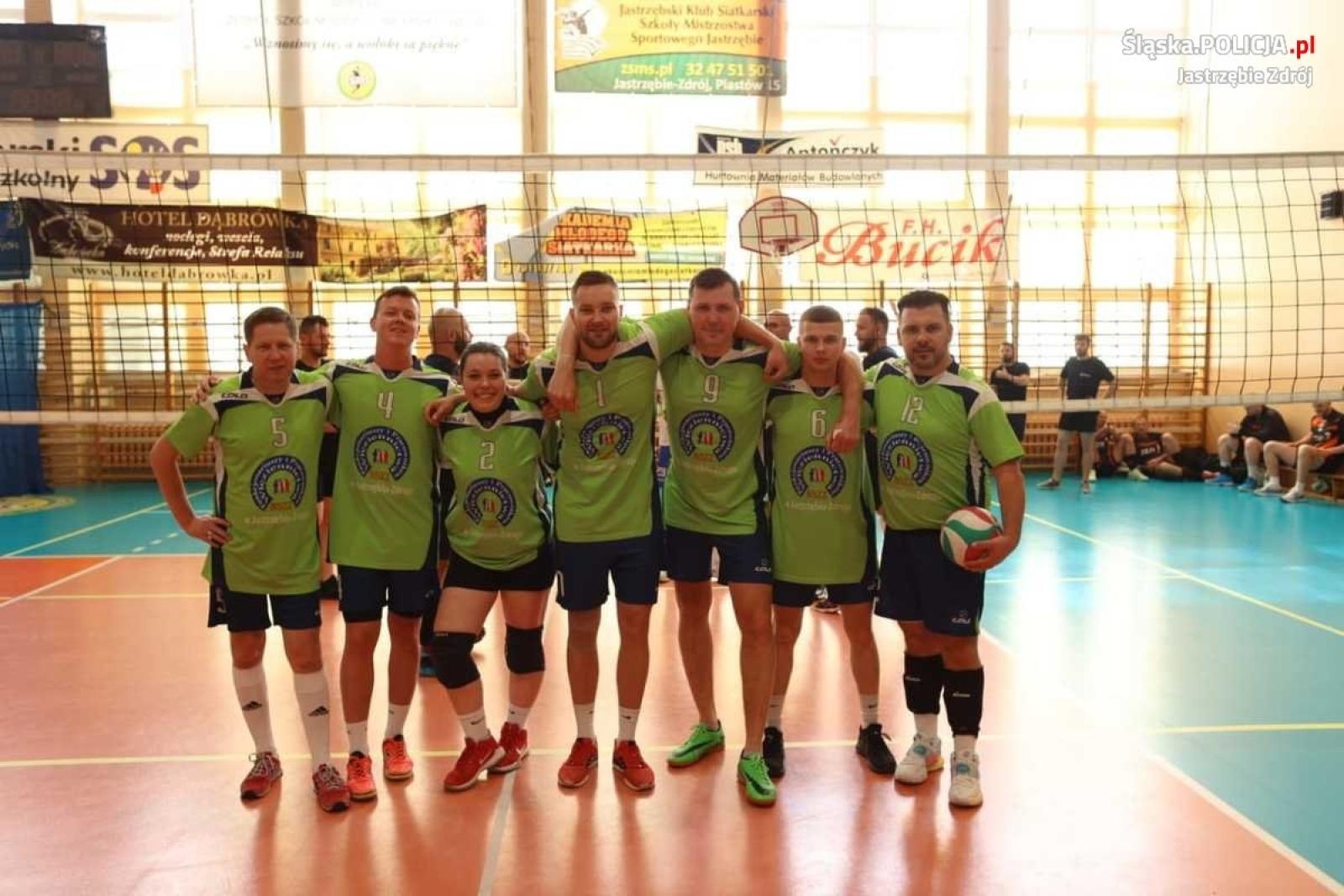 Zdjęcie w galerii na portalu naszwodzislaw.com: Policjanci z Wodzisławia Śląskiego na turnieju siatkarskim w Jastrzębiu-Zdroju wiadomości z regionu