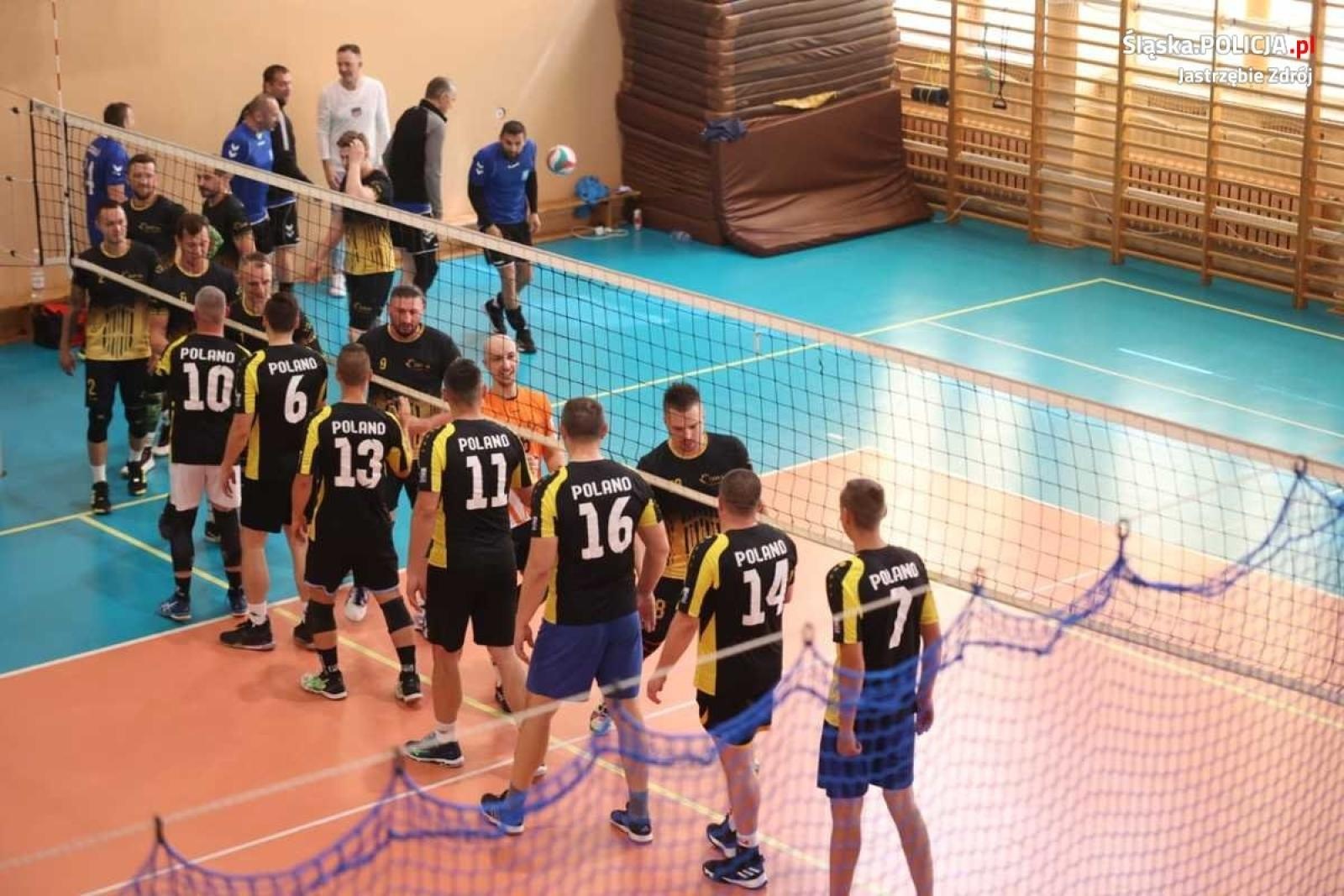 Zdjęcie w galerii na portalu naszwodzislaw.com: Policjanci z Wodzisławia Śląskiego na turnieju siatkarskim w Jastrzębiu-Zdroju wiadomości z regionu