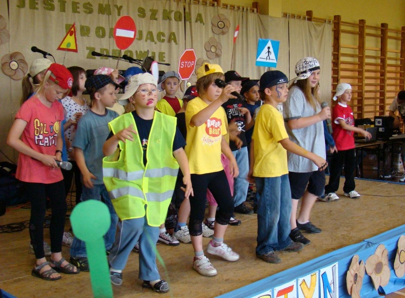 Zdjęcie w galerii na portalu naszwodzislaw.com: Nauczyciele sami upiekli chleb  wiadomości z regionu