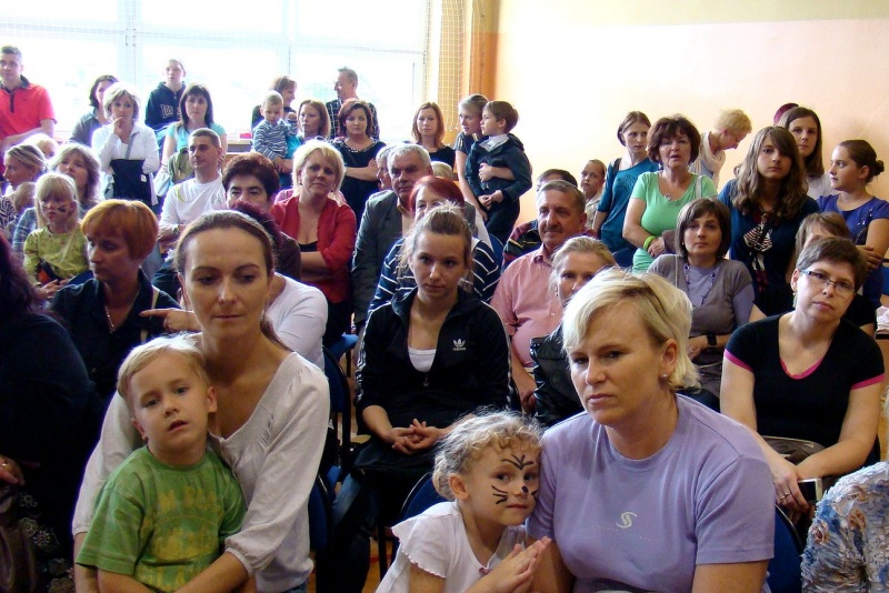 Zdjęcie w galerii na portalu naszwodzislaw.com: Nauczyciele sami upiekli chleb  wiadomości z regionu