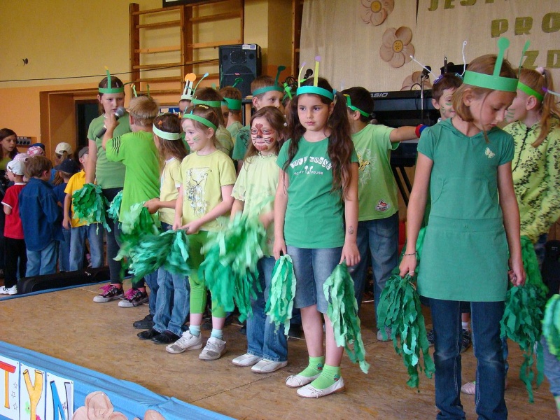 Zdjęcie w galerii na portalu naszwodzislaw.com: Nauczyciele sami upiekli chleb  wiadomości z regionu