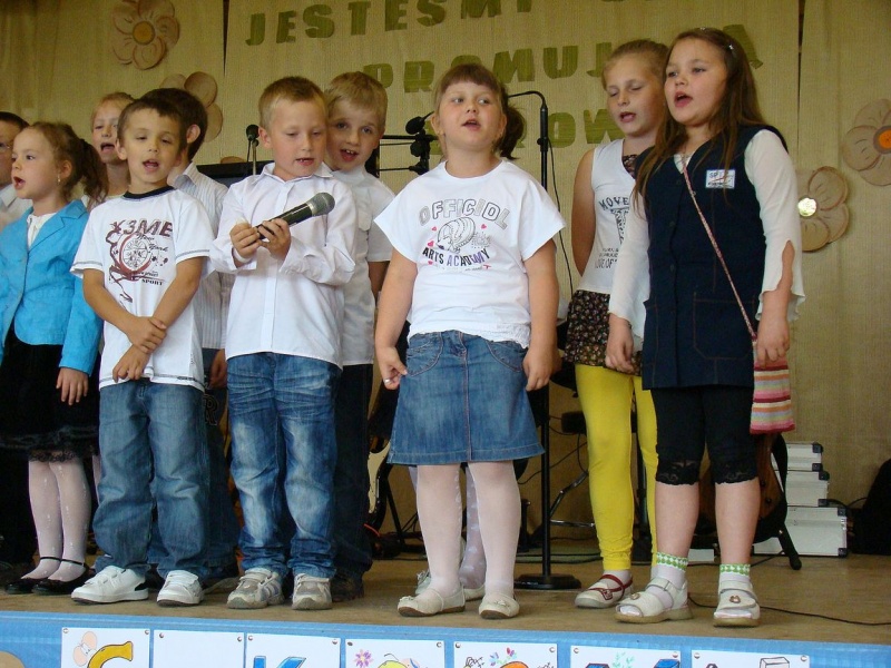 Zdjęcie w galerii na portalu naszwodzislaw.com: Nauczyciele sami upiekli chleb  wiadomości z regionu