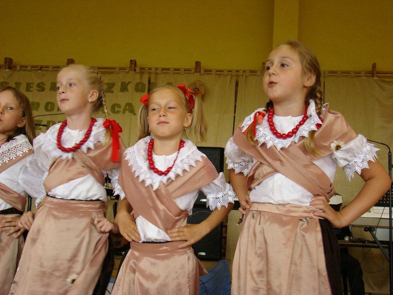 Zdjęcie w galerii na portalu naszwodzislaw.com: Nauczyciele sami upiekli chleb  wiadomości z regionu