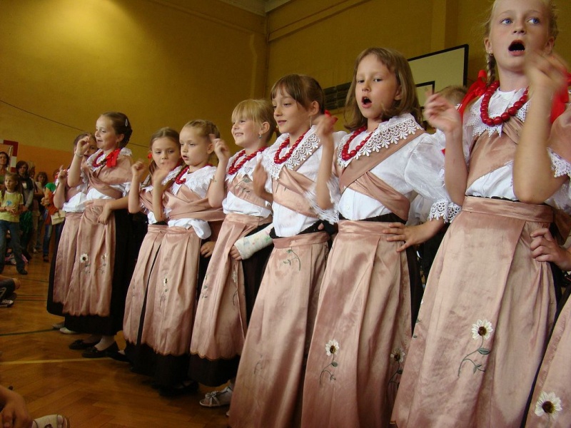 Zdjęcie w galerii na portalu naszwodzislaw.com: Nauczyciele sami upiekli chleb  wiadomości z regionu