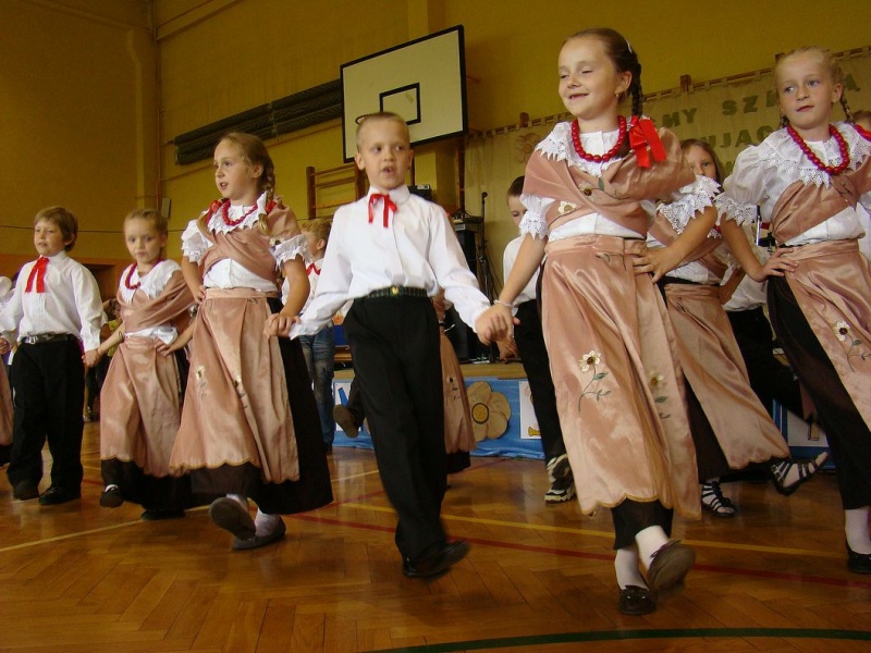 Zdjęcie w galerii na portalu naszwodzislaw.com: Nauczyciele sami upiekli chleb  wiadomości z regionu