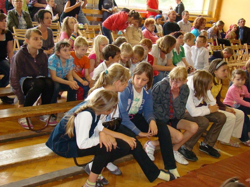 Zdjęcie w galerii na portalu naszwodzislaw.com: Nauczyciele sami upiekli chleb  wiadomości z regionu