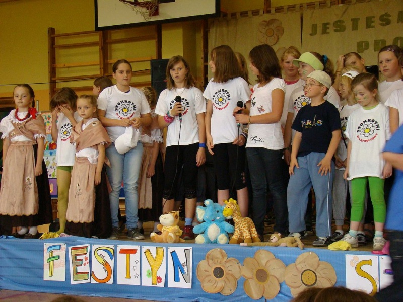 Zdjęcie w galerii na portalu naszwodzislaw.com: Nauczyciele sami upiekli chleb  wiadomości z regionu