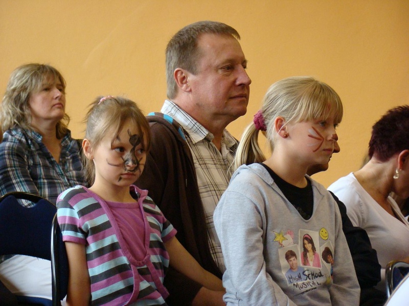 Zdjęcie w galerii na portalu naszwodzislaw.com: Nauczyciele sami upiekli chleb  wiadomości z regionu