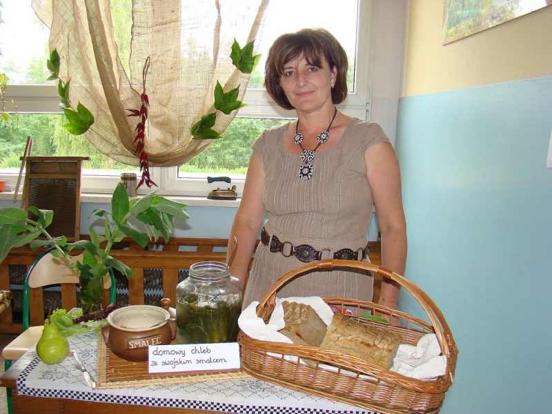 Zdjęcie w galerii na portalu naszwodzislaw.com: Nauczyciele sami upiekli chleb  wiadomości z regionu