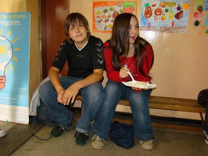 Zdjęcie w galerii na portalu naszwodzislaw.com: Nauczyciele sami upiekli chleb  wiadomości z regionu