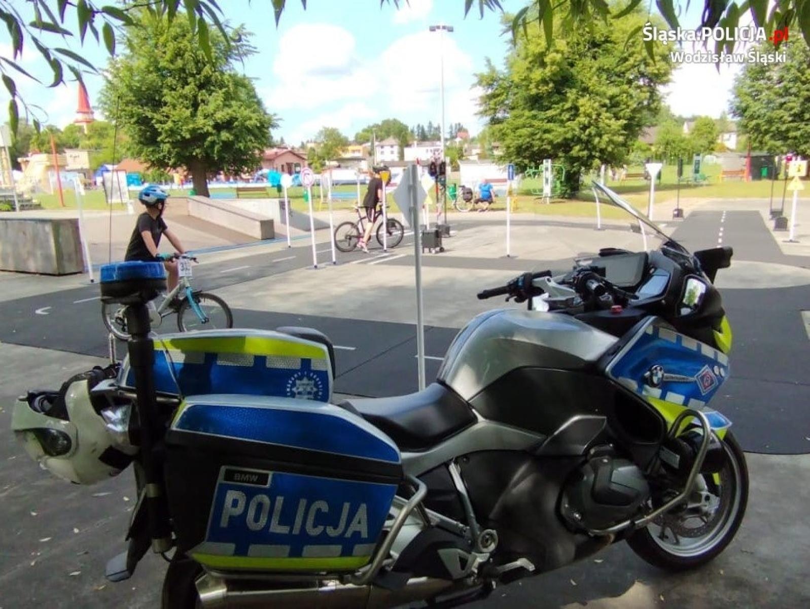 Zdjęcie w galerii na portalu naszwodzislaw.com: Festiwal Żelaznego Szlaku Rowerowego z udziałem wodzisławskich policjantów wiadomości z regionu