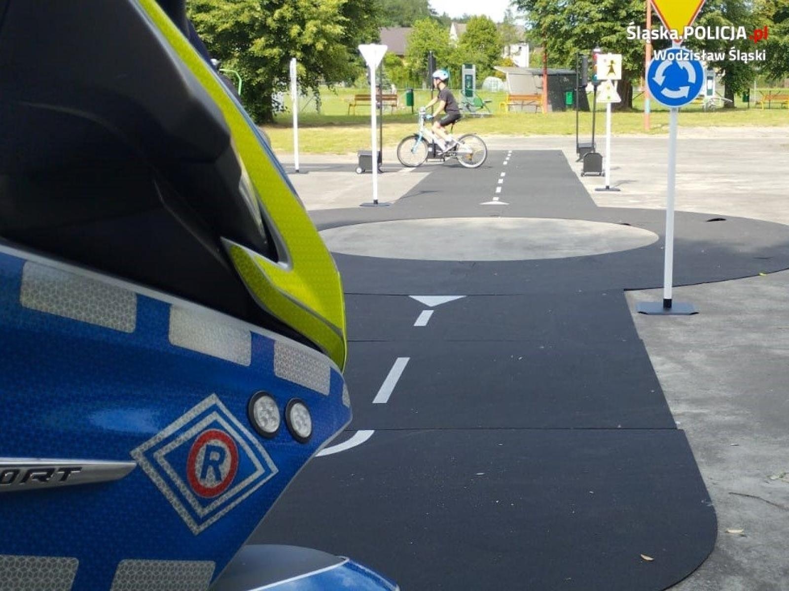 Zdjęcie w galerii na portalu naszwodzislaw.com: Festiwal Żelaznego Szlaku Rowerowego z udziałem wodzisławskich policjantów wiadomości z regionu