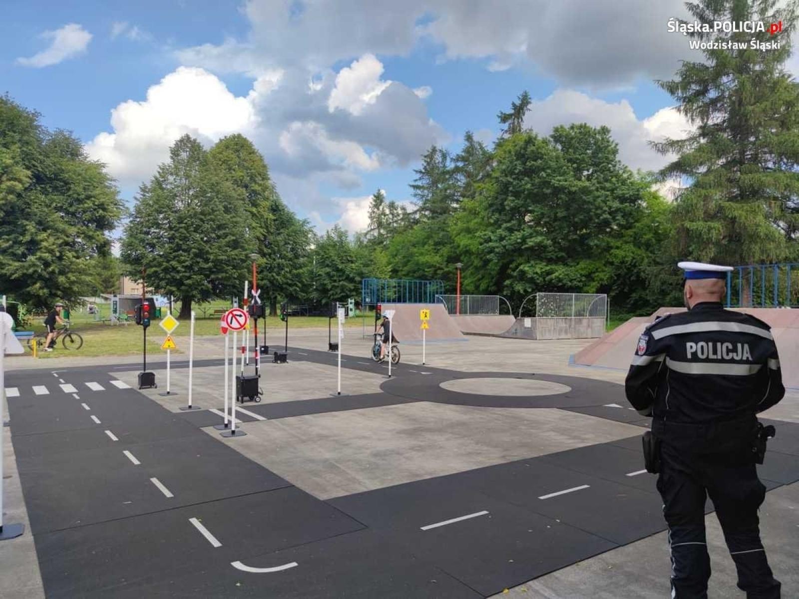 Zdjęcie w galerii na portalu naszwodzislaw.com: Festiwal Żelaznego Szlaku Rowerowego z udziałem wodzisławskich policjantów wiadomości z regionu