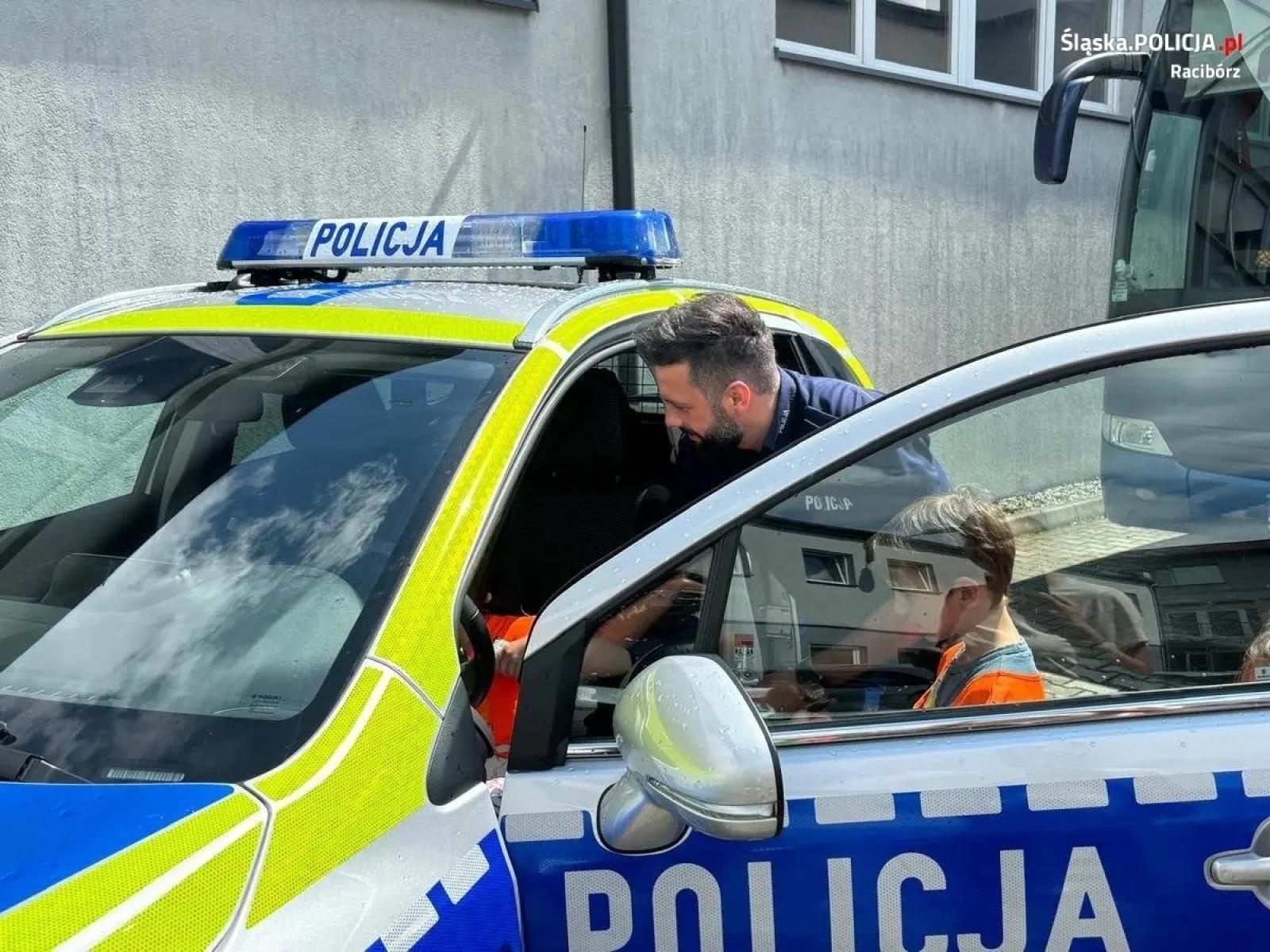 Zdjęcie w galerii na portalu naszwodzislaw.com: Przedszkolaki z Radlina z wizytą u raciborskich policjantów wiadomości z regionu