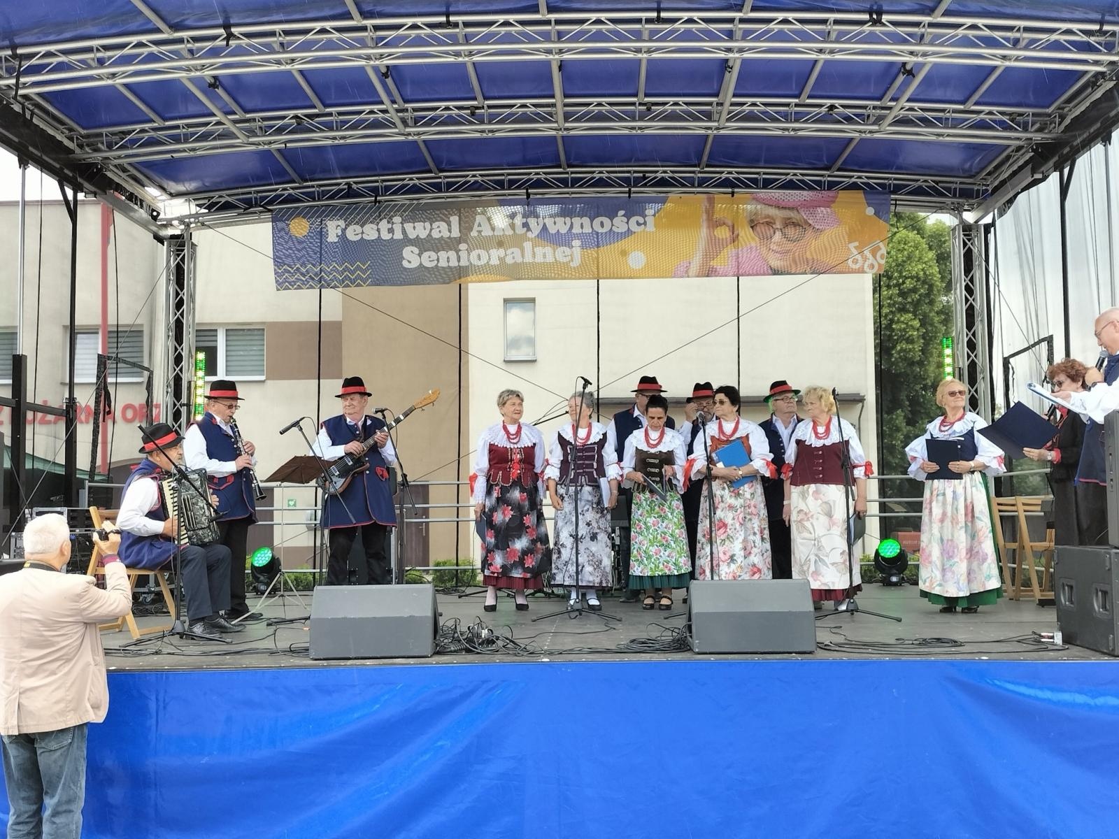 Zdjęcie w galerii na portalu naszwodzislaw.com: Nie Dejmy Sie na Festiwalu Aktywności Senioralnej wiadomości z regionu