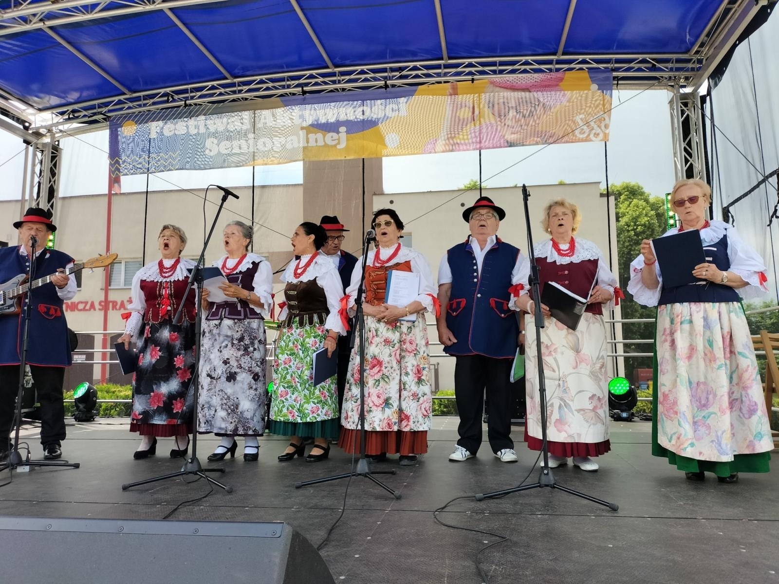 Zdjęcie w galerii na portalu naszwodzislaw.com: Nie Dejmy Sie na Festiwalu Aktywności Senioralnej wiadomości z regionu