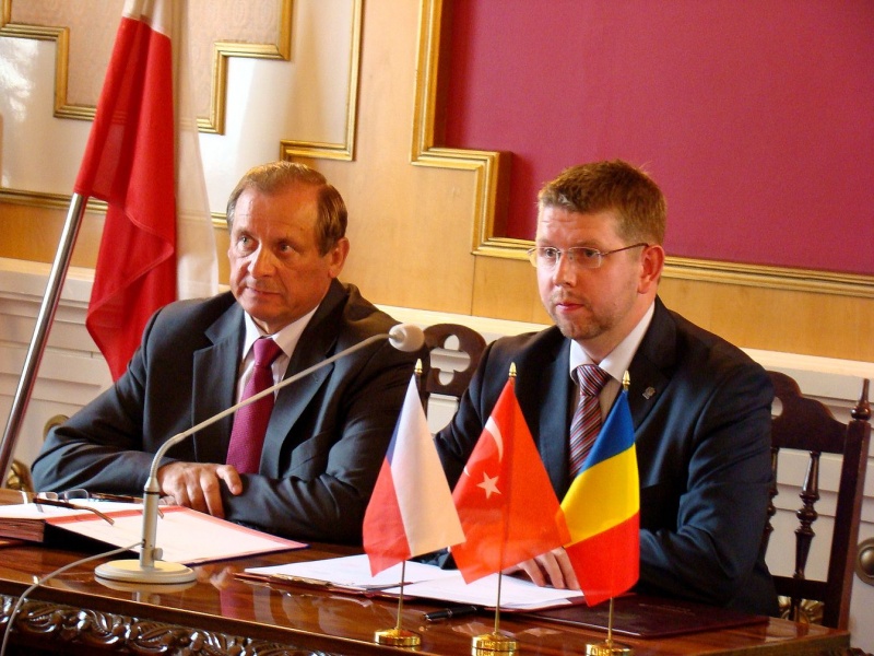 Zdjęcie w galerii na portalu naszwodzislaw.com: Zaczęło się od współpracy biznesowej wiadomości z regionu