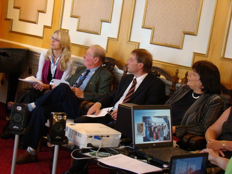 Zdjęcie w galerii na portalu naszwodzislaw.com: Zaczęło się od współpracy biznesowej wiadomości z regionu