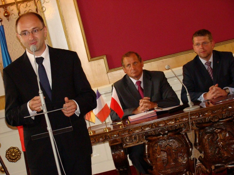 Zdjęcie w galerii na portalu naszwodzislaw.com: Zaczęło się od współpracy biznesowej wiadomości z regionu