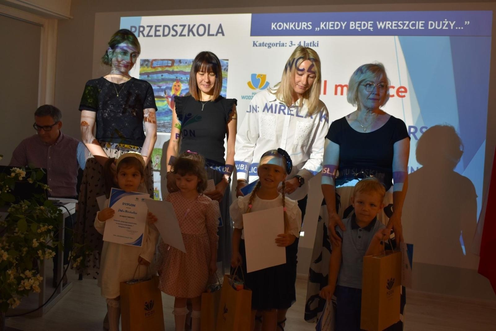 Zdjęcie w galerii na portalu naszwodzislaw.com: Zawodowo i z pasją podchodzą do kształcenia [FOTO] wiadomości z regionu