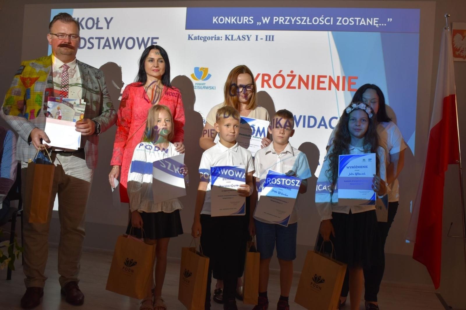 Zdjęcie w galerii na portalu naszwodzislaw.com: Zawodowo i z pasją podchodzą do kształcenia [FOTO] wiadomości z regionu