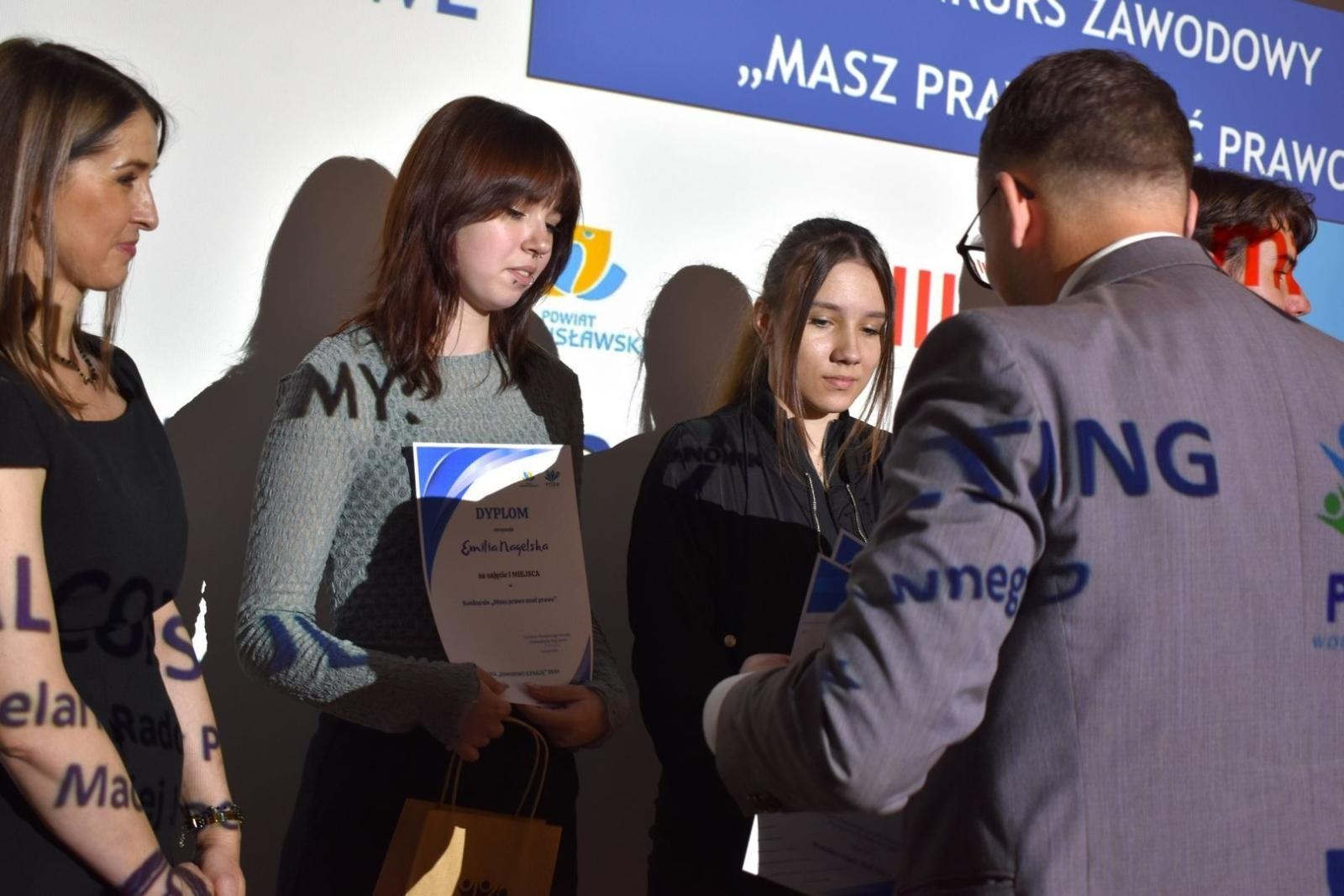 Zdjęcie w galerii na portalu naszwodzislaw.com: Zawodowo i z pasją podchodzą do kształcenia [FOTO] wiadomości z regionu