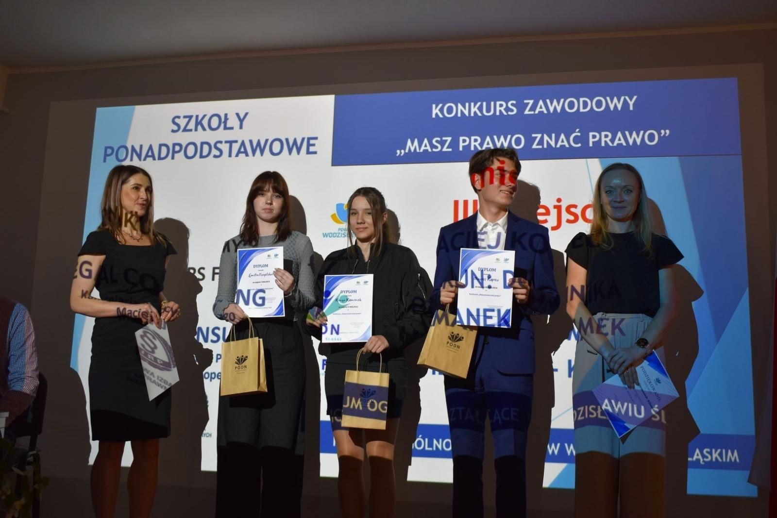 Zdjęcie w galerii na portalu naszwodzislaw.com: Zawodowo i z pasją podchodzą do kształcenia [FOTO] wiadomości z regionu