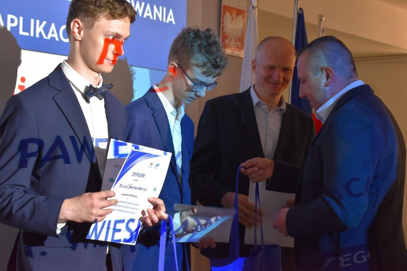 Zdjęcie w galerii na portalu naszwodzislaw.com: Zawodowo i z pasją podchodzą do kształcenia [FOTO] wiadomości z regionu