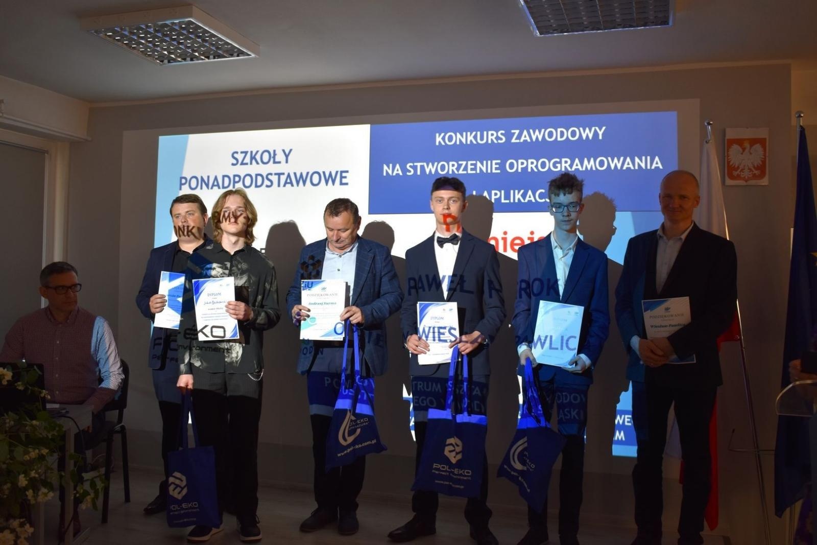 Zdjęcie w galerii na portalu naszwodzislaw.com: Zawodowo i z pasją podchodzą do kształcenia [FOTO] wiadomości z regionu