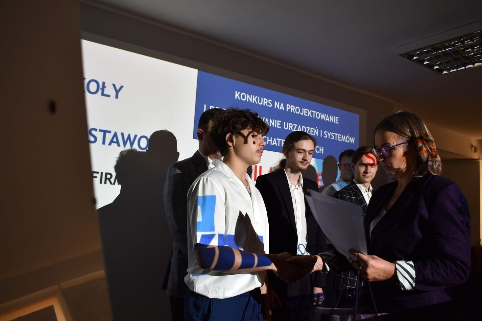 Zdjęcie w galerii na portalu naszwodzislaw.com: Zawodowo i z pasją podchodzą do kształcenia [FOTO] wiadomości z regionu