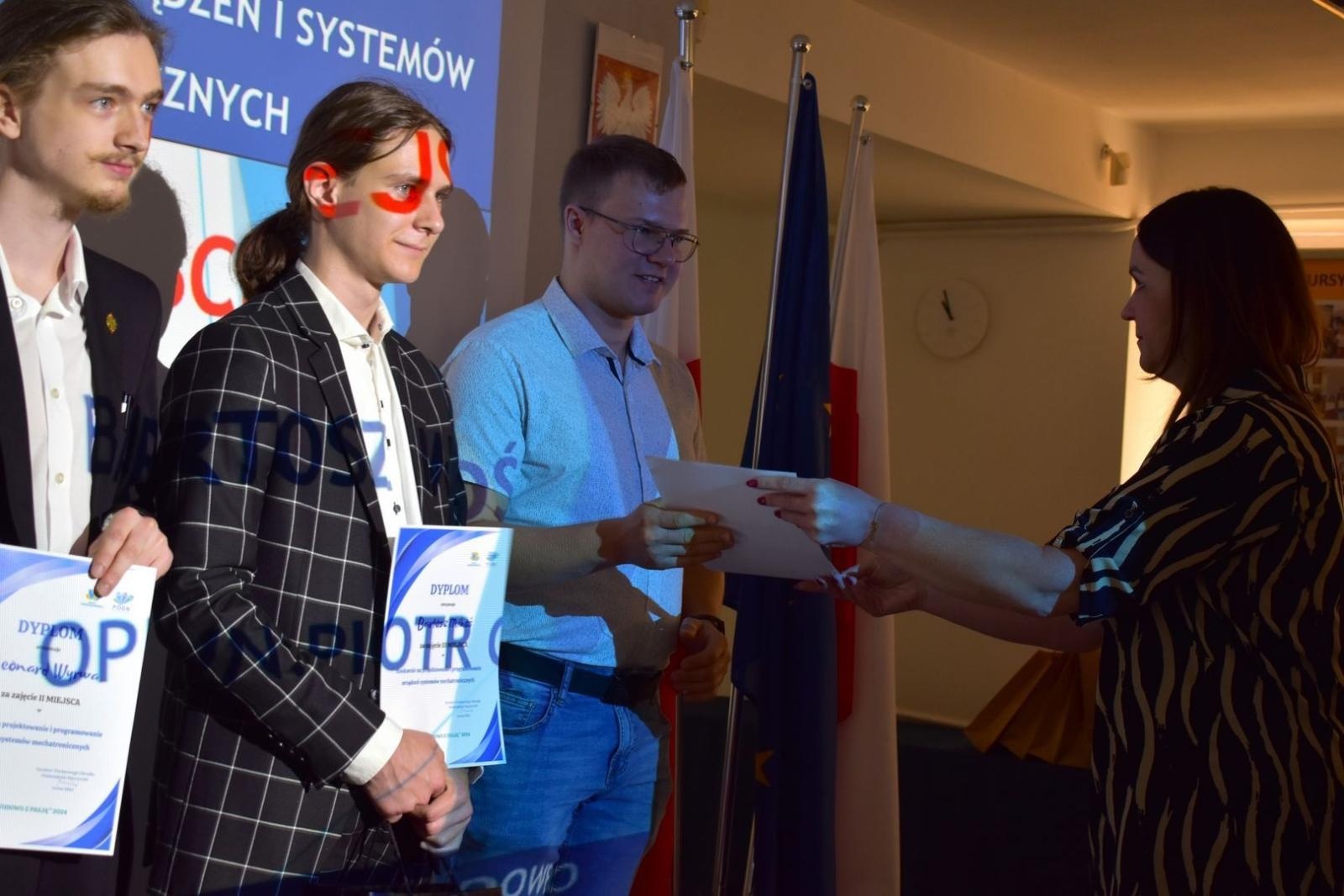 Zdjęcie w galerii na portalu naszwodzislaw.com: Zawodowo i z pasją podchodzą do kształcenia [FOTO] wiadomości z regionu