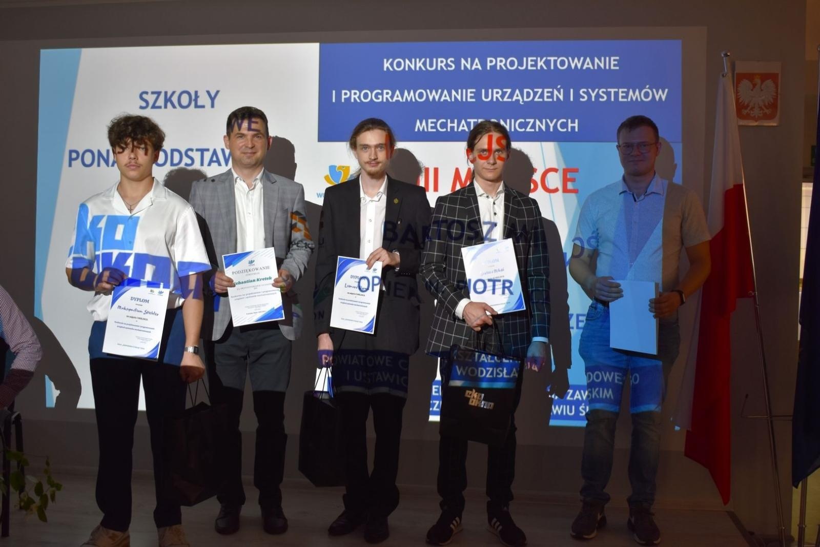 Zdjęcie w galerii na portalu naszwodzislaw.com: Zawodowo i z pasją podchodzą do kształcenia [FOTO] wiadomości z regionu