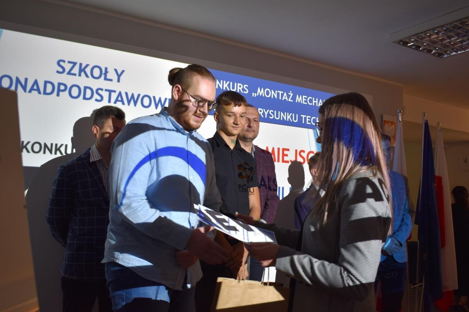 Zdjęcie w galerii na portalu naszwodzislaw.com: Zawodowo i z pasją podchodzą do kształcenia [FOTO] wiadomości z regionu