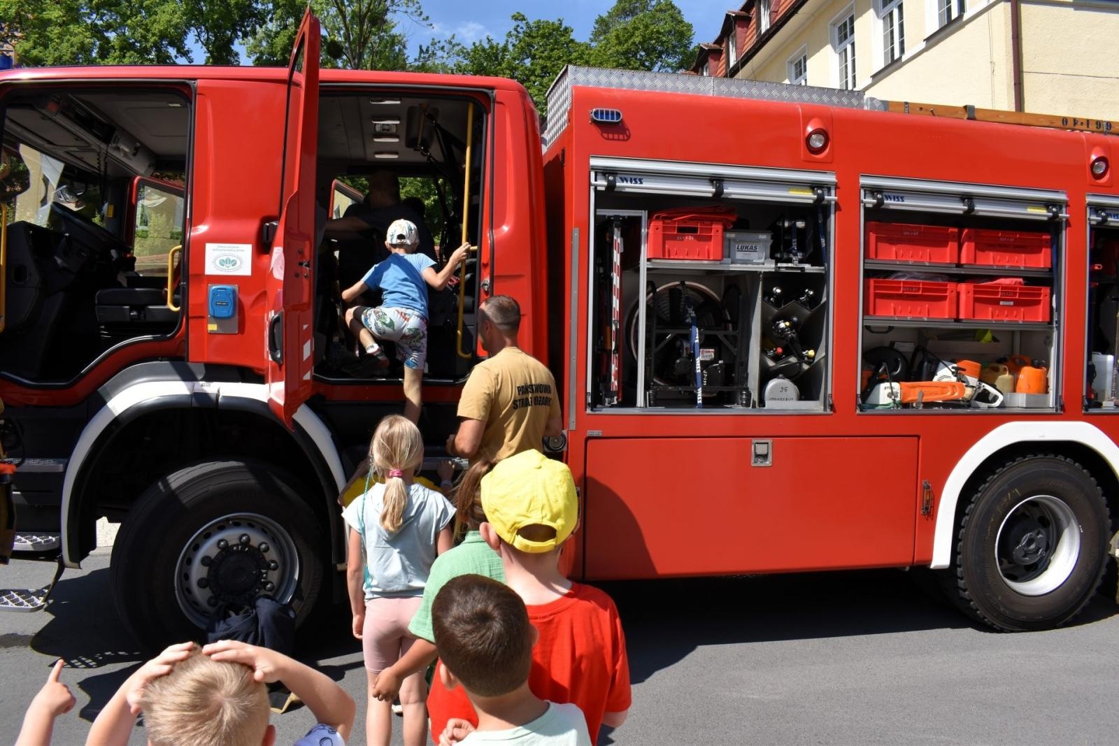Zdjęcie w galerii na portalu naszwodzislaw.com: Moc atrakcji na Festynie z rodziną zastępczą wiadomości z regionu