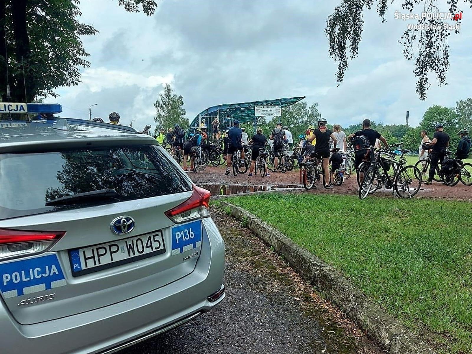 Zdjęcie w galerii na portalu naszwodzislaw.com: Policjanci dbali o bezpieczeństwo uczestników rajdu rowerowego wiadomości z regionu