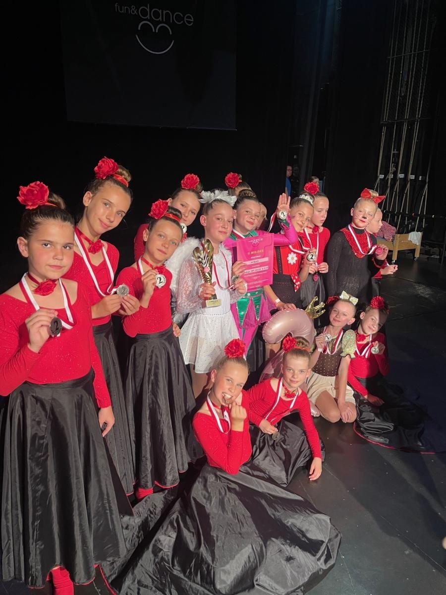 Zdjęcie w galerii na portalu naszwodzislaw.com: 20 medali dla zespołu Miraż w Mysłowicach wiadomości z regionu