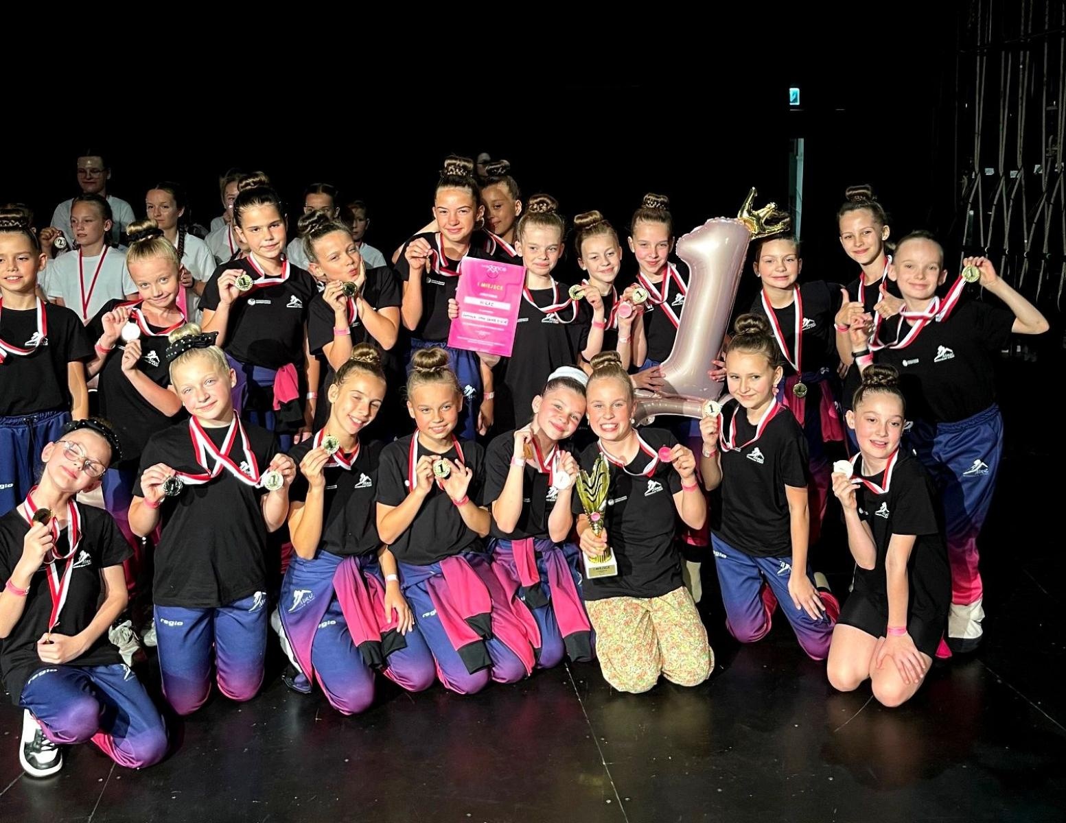 Zdjęcie w galerii na portalu naszwodzislaw.com: 20 medali dla zespołu Miraż w Mysłowicach wiadomości z regionu