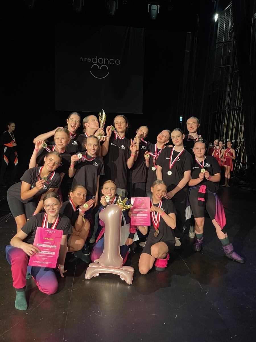 Zdjęcie w galerii na portalu naszwodzislaw.com: 20 medali dla zespołu Miraż w Mysłowicach wiadomości z regionu